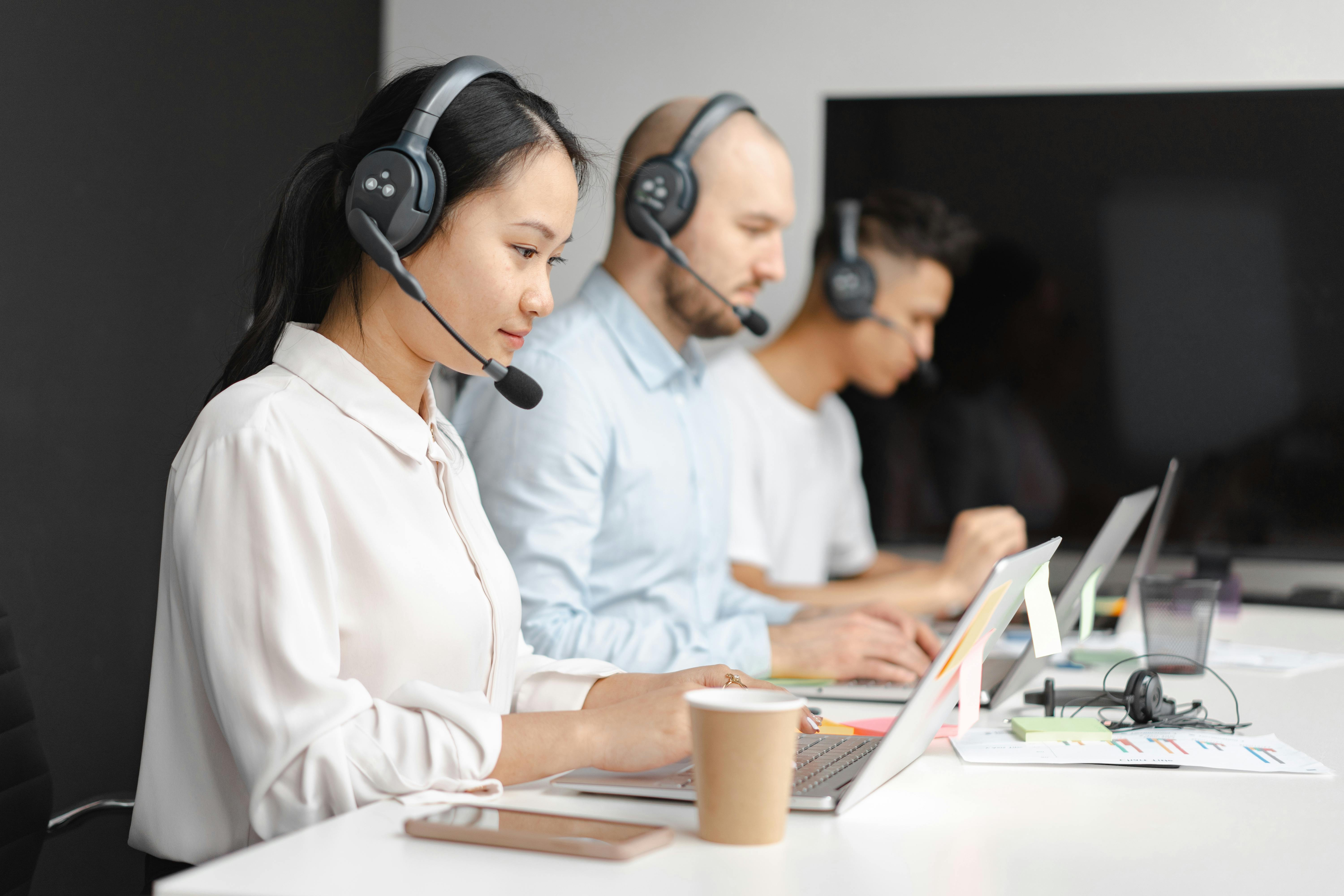 10 Reasons Why You Should Outsource Your Call Center